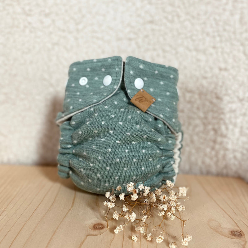 WickelArt Wollüberhose Mini Schneeflöckli vorne