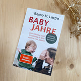 Buchcover ‚Babyjahre‘ von Remo H. Largo mit Titel und Foto eines Babys.