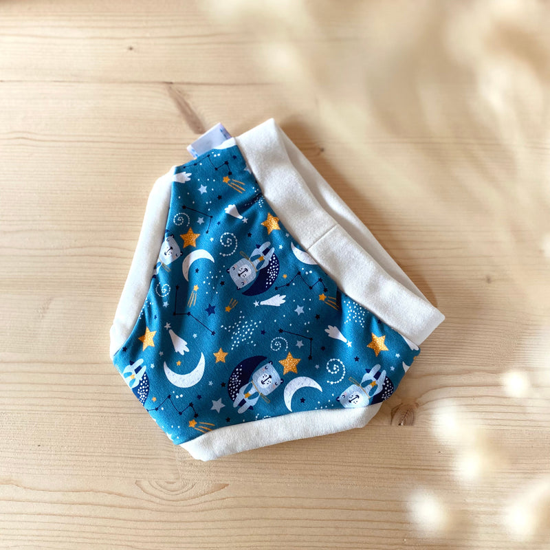 Trainingshöschen PetitLulu Bears on the Moon hinten