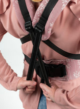 Isara Babytrage Quick V2 Fullbuckle Träger beim Rücken